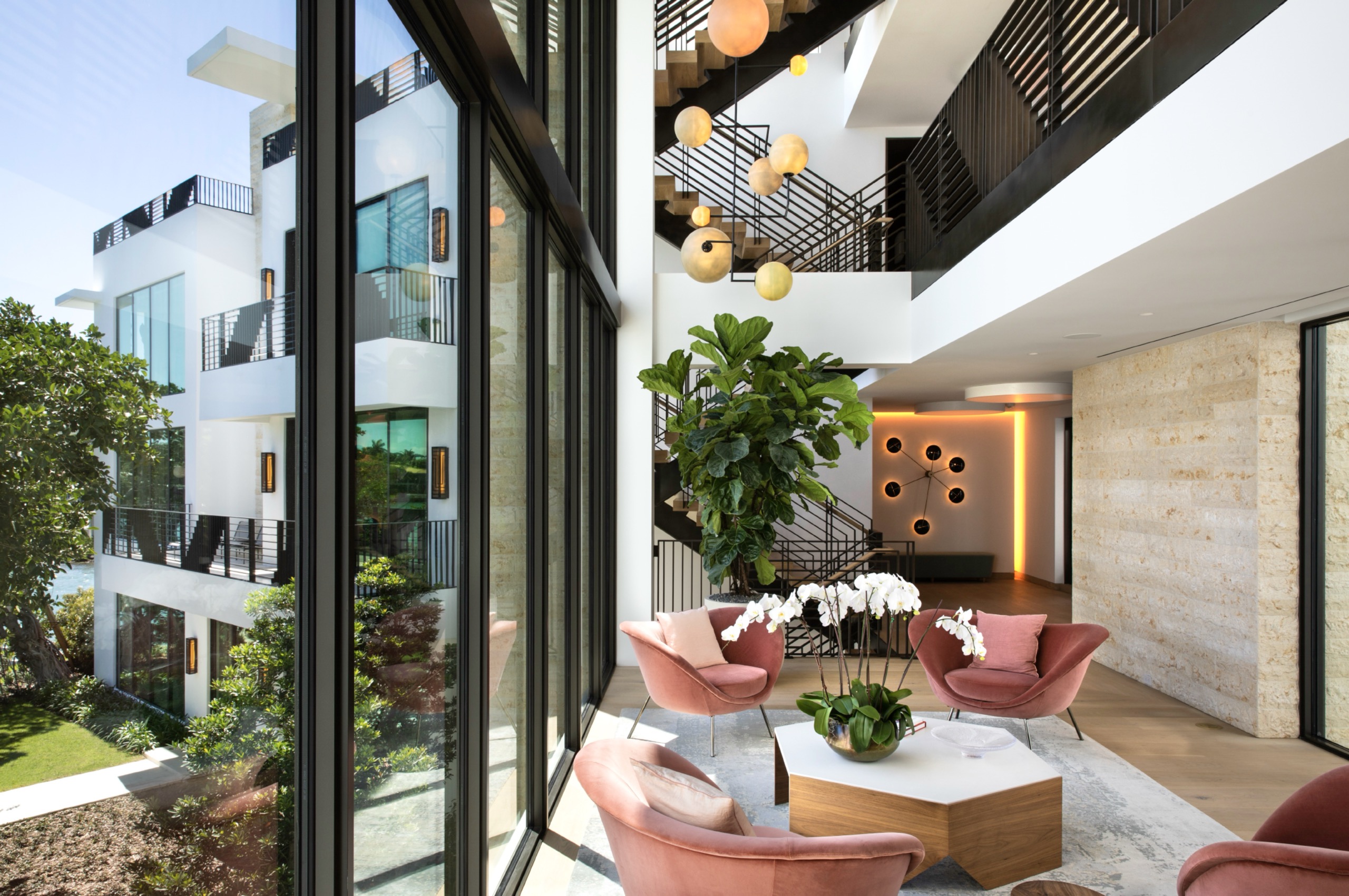 Mid-Century Modern - Luxury Construction