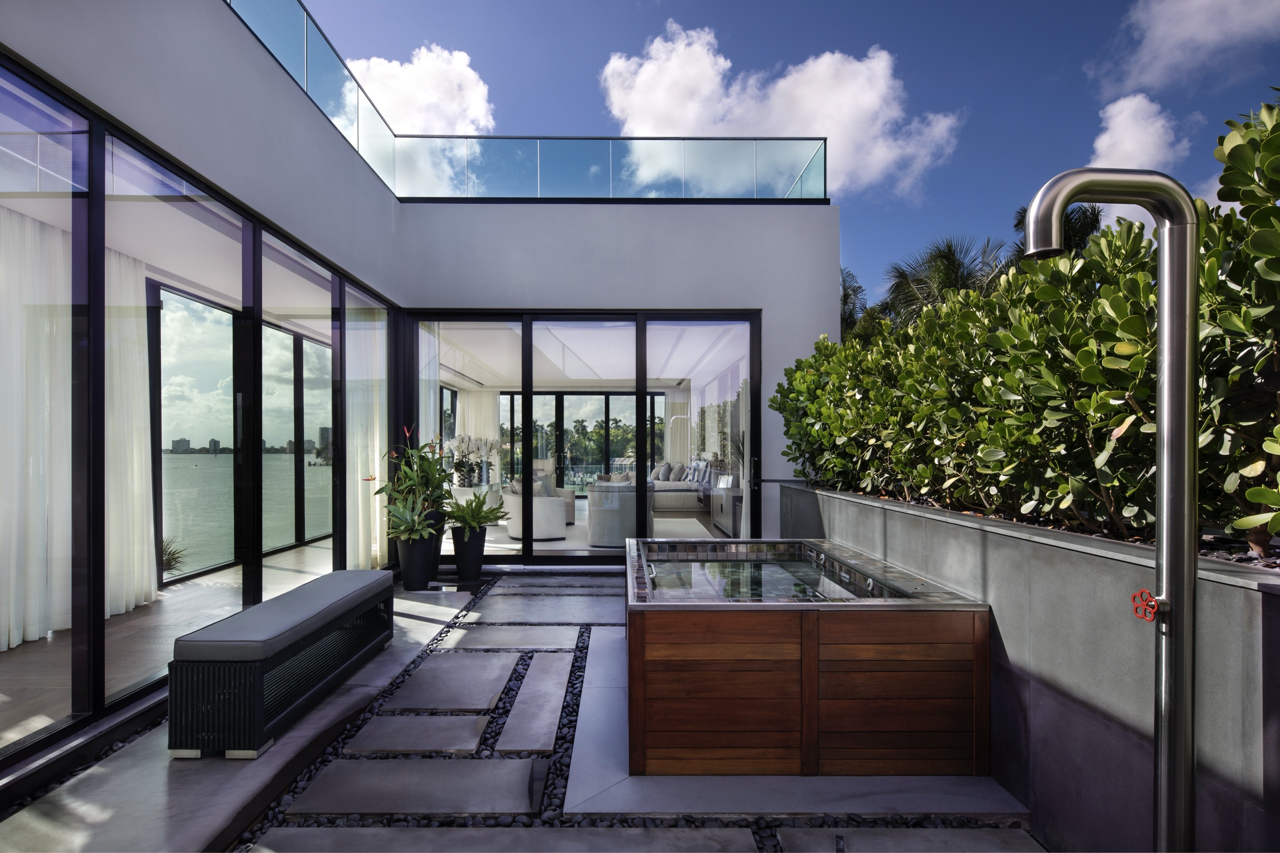 North Bay Road Contemporary - Luxury Construction