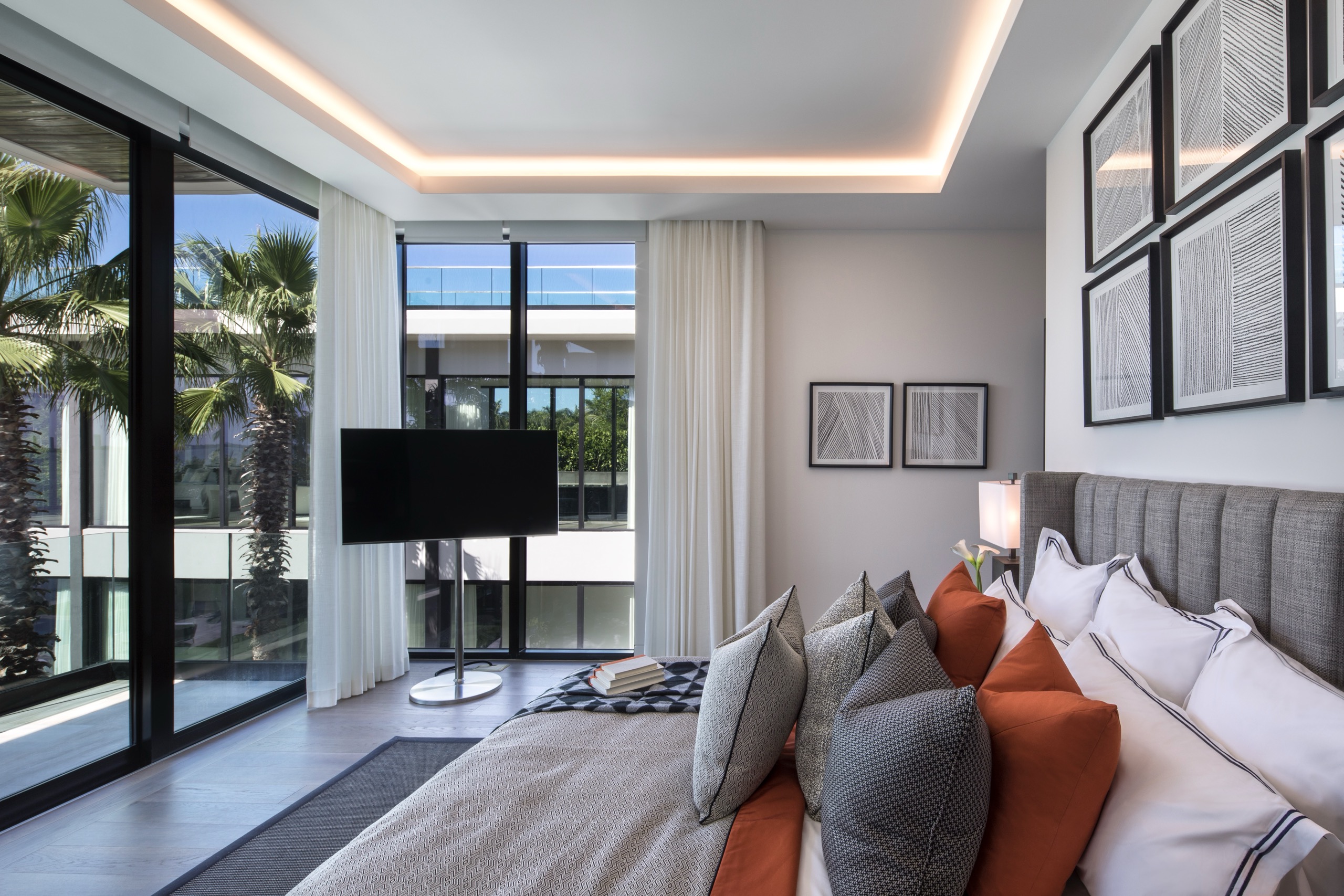 North Bay Road Contemporary - Interior Design