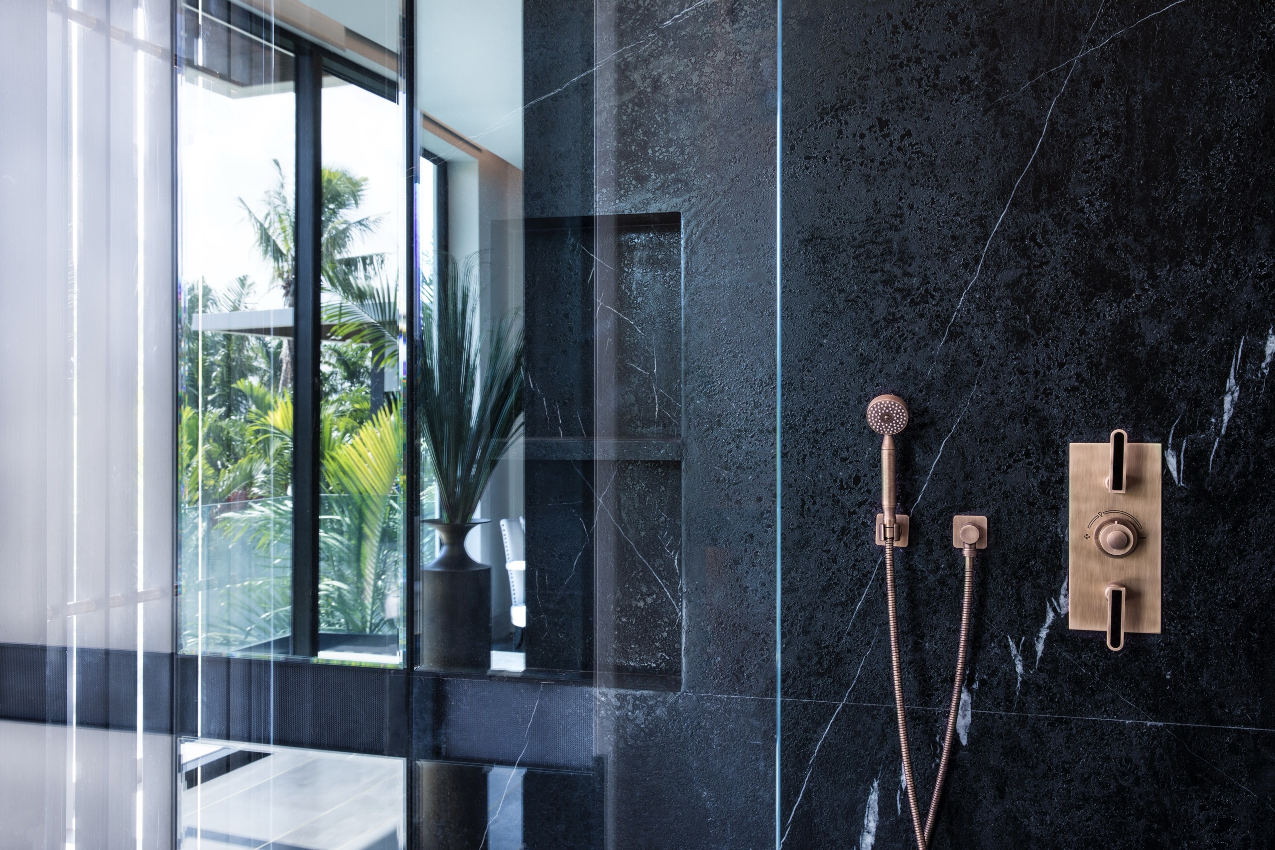 North Bay Road Contemporary - Design Showcase