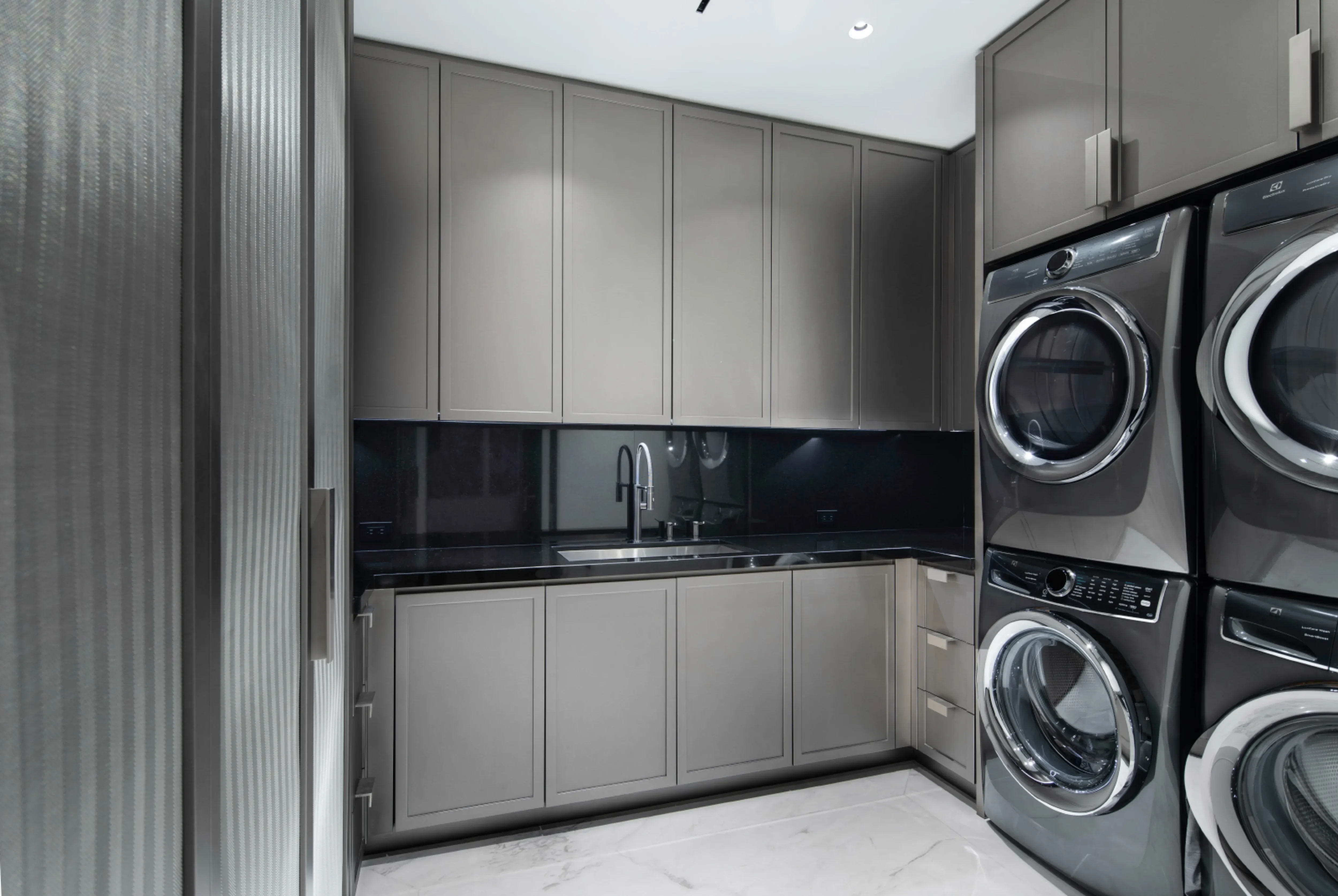 Beachfront Villa - Luxury Construction