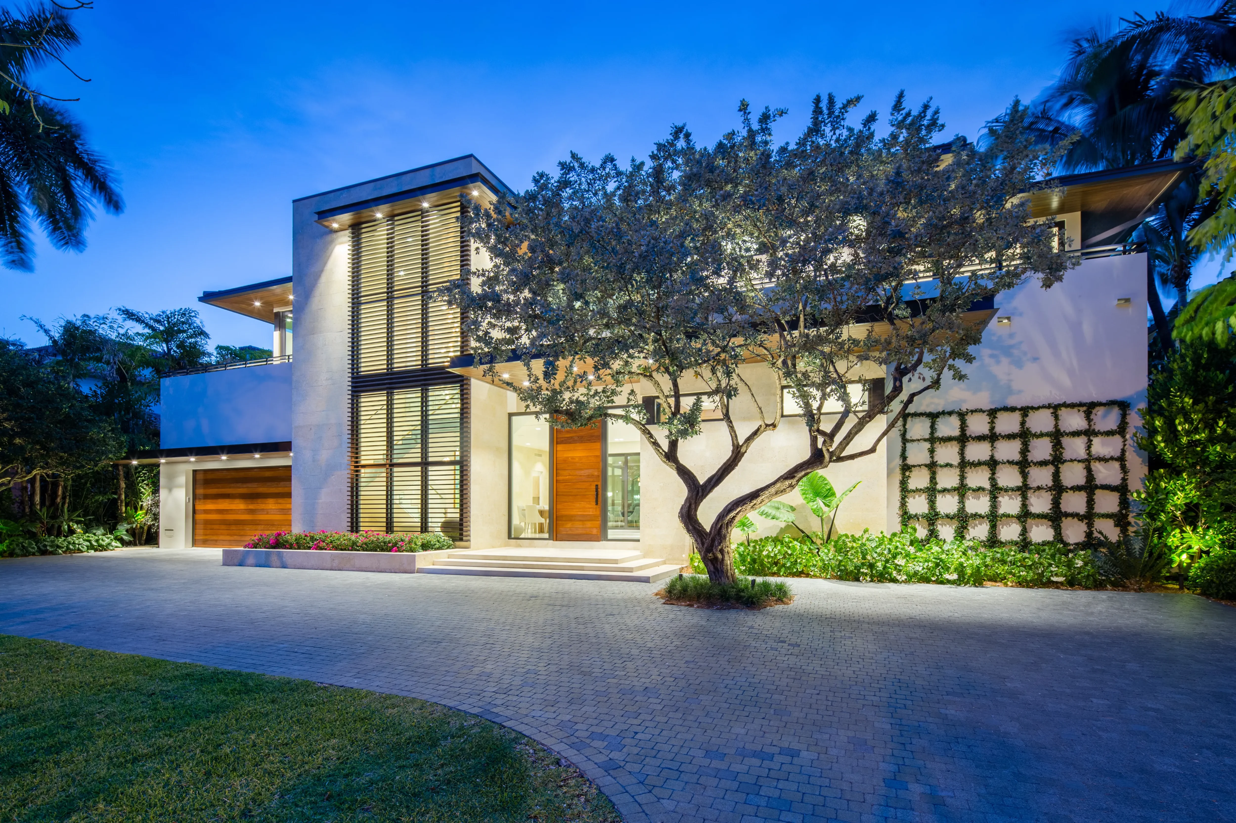 Golden Beach Waterfront - Architectural Details