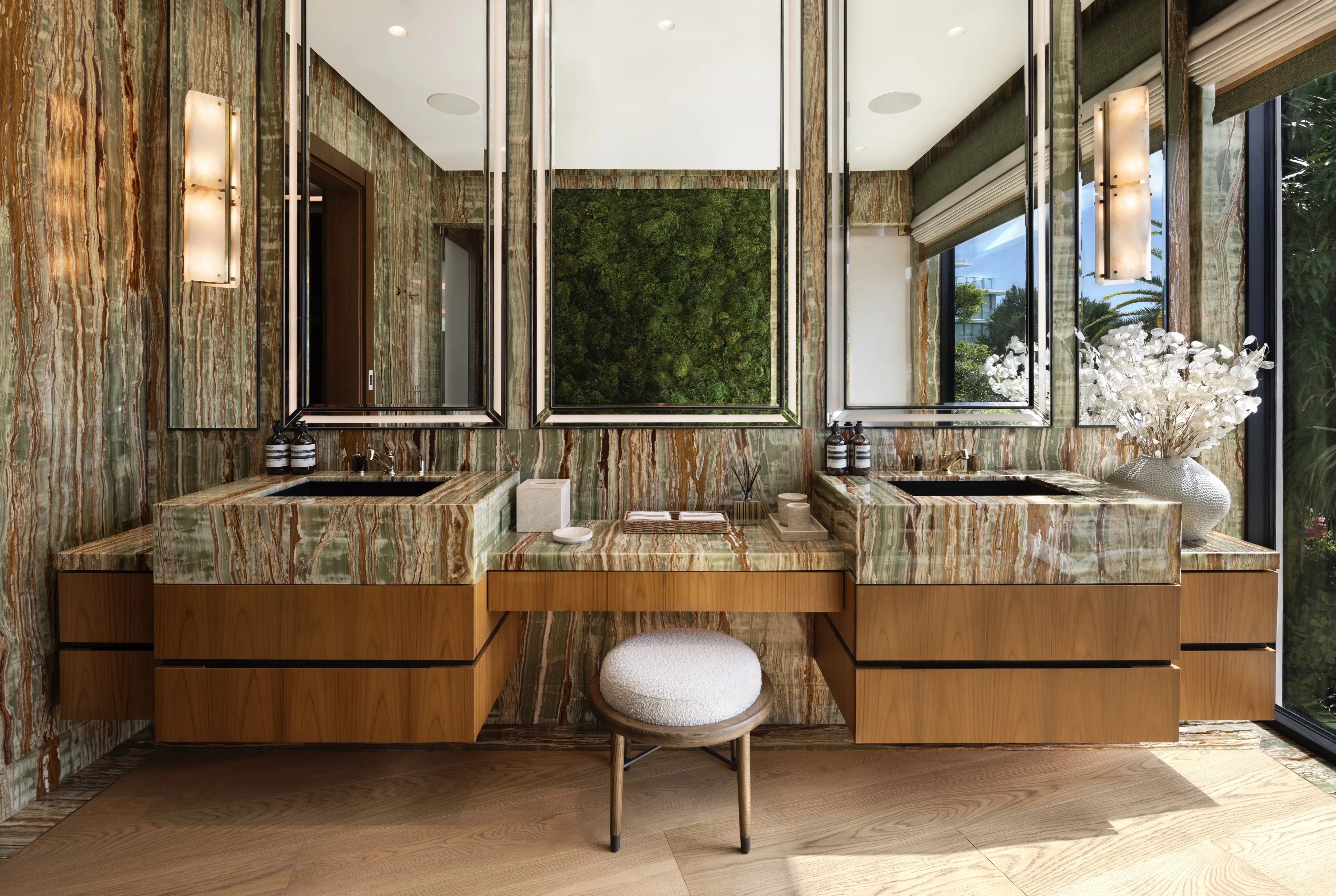 North Bay Contemporary Villa - Interior Design