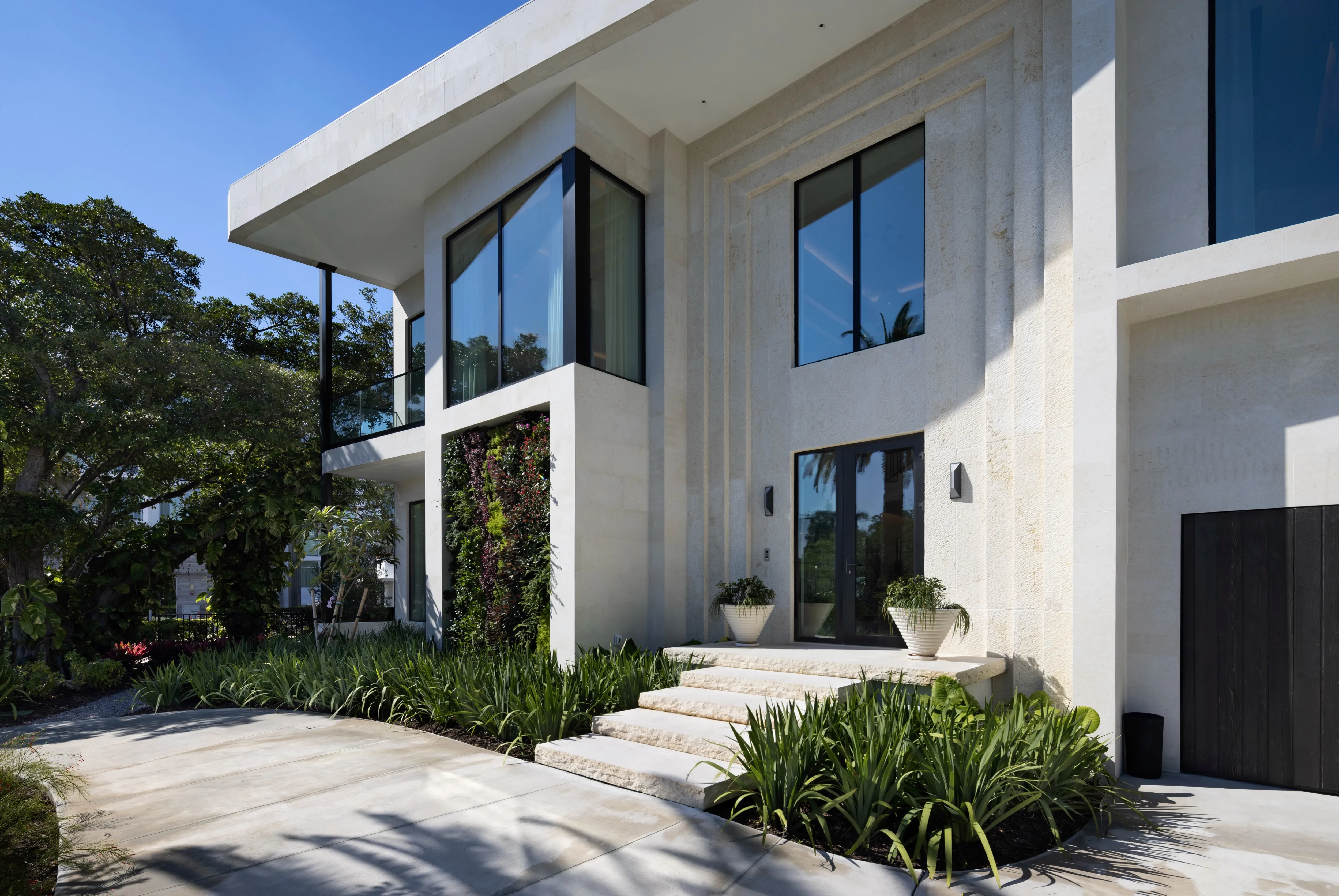 North Bay Contemporary Villa - Architectural Details