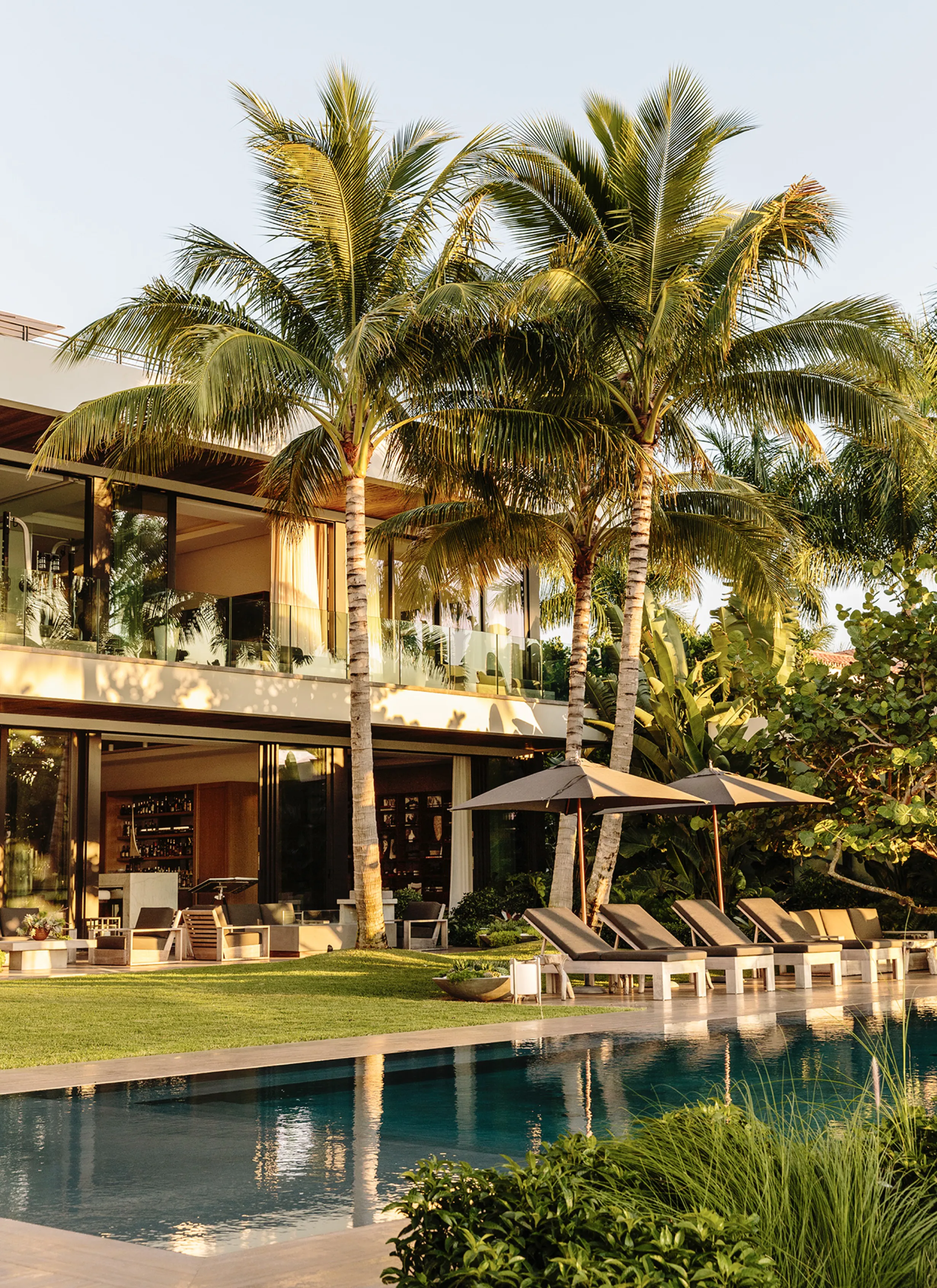 North Bay Road Modern - Luxury Construction