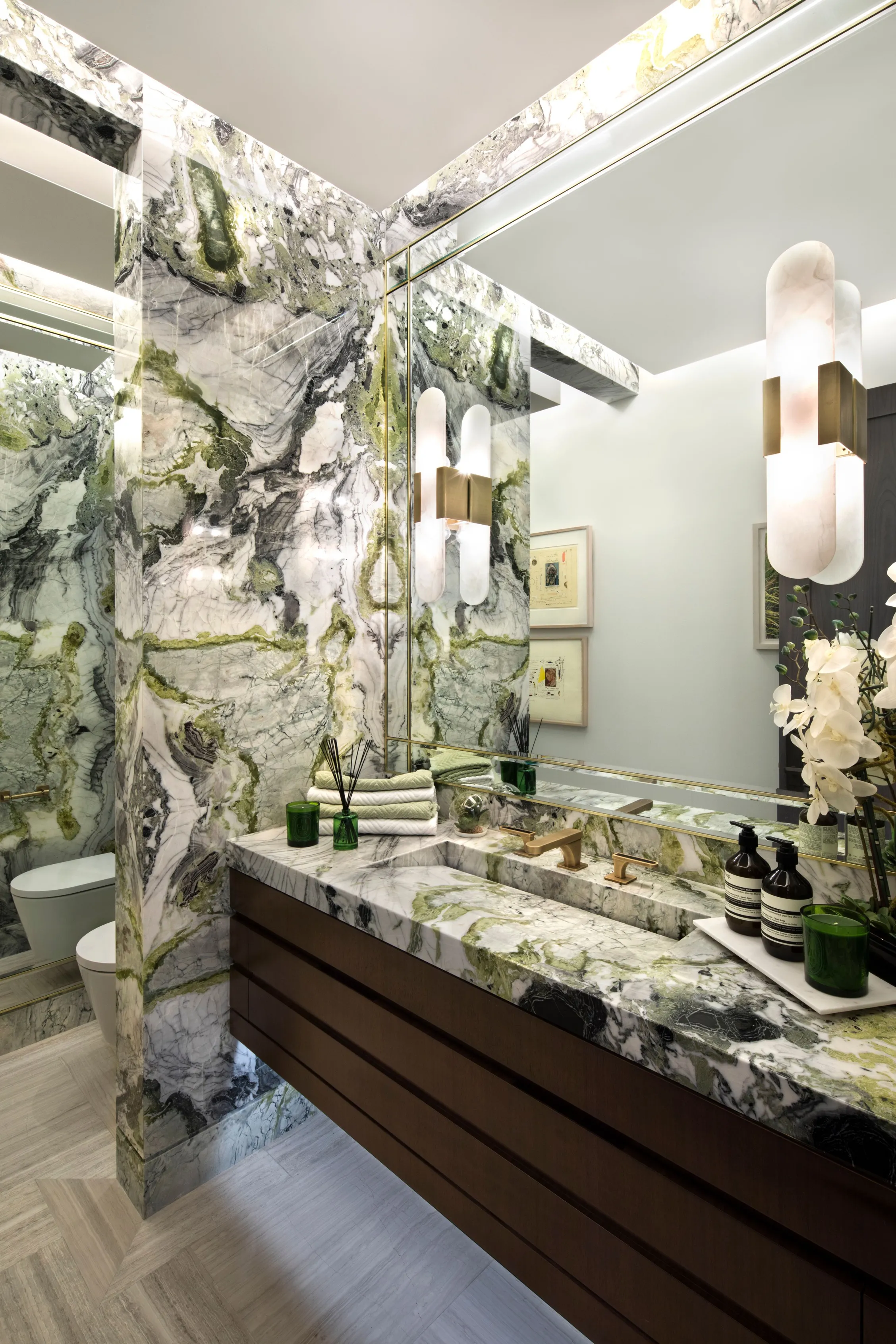 Streamline Modern - Luxury Construction