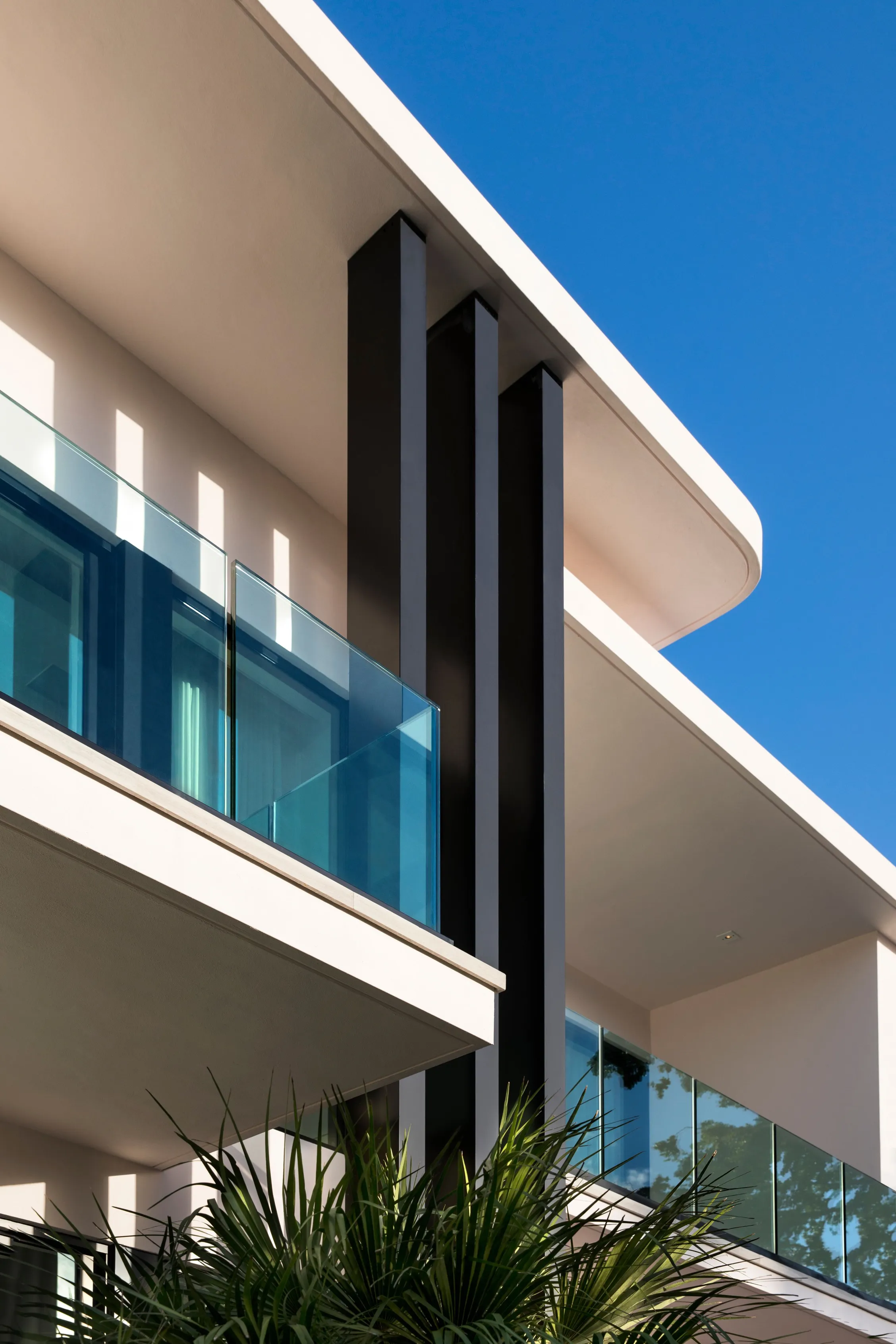 Streamline Modern - Luxury Construction