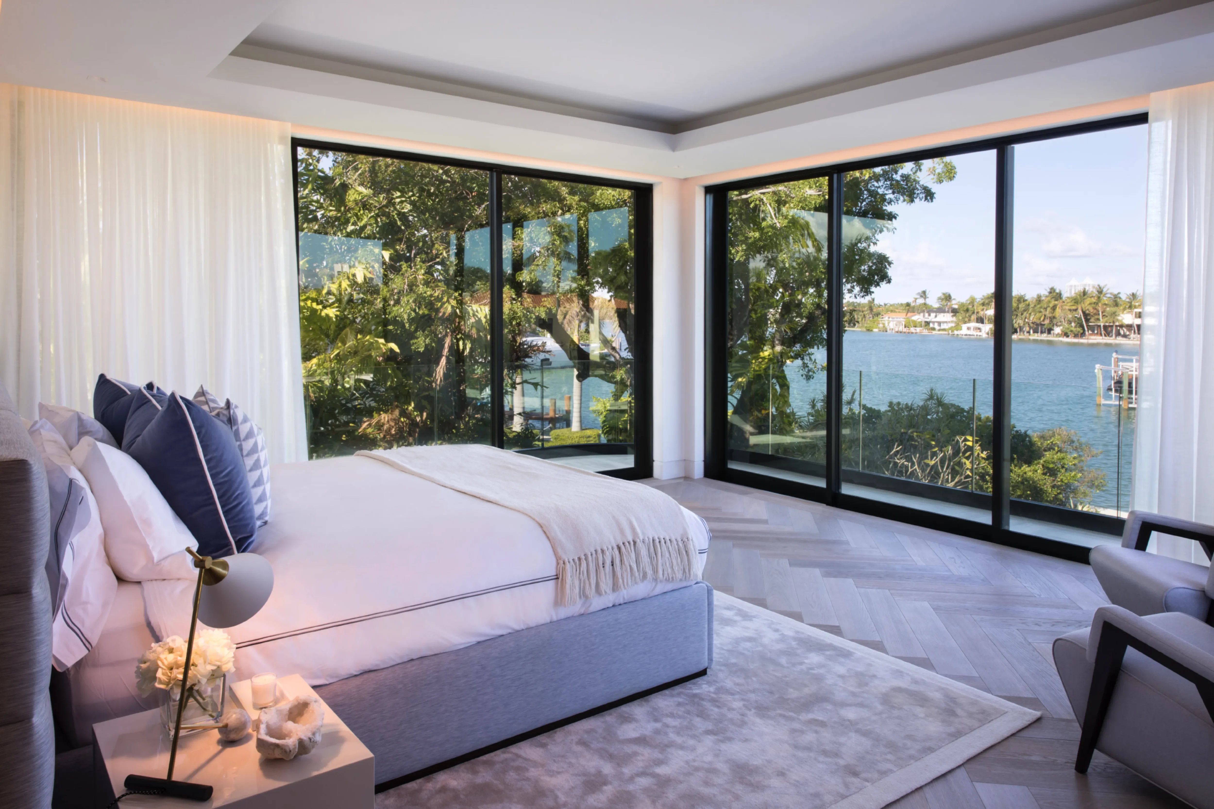 Streamline Modern - Luxury Construction