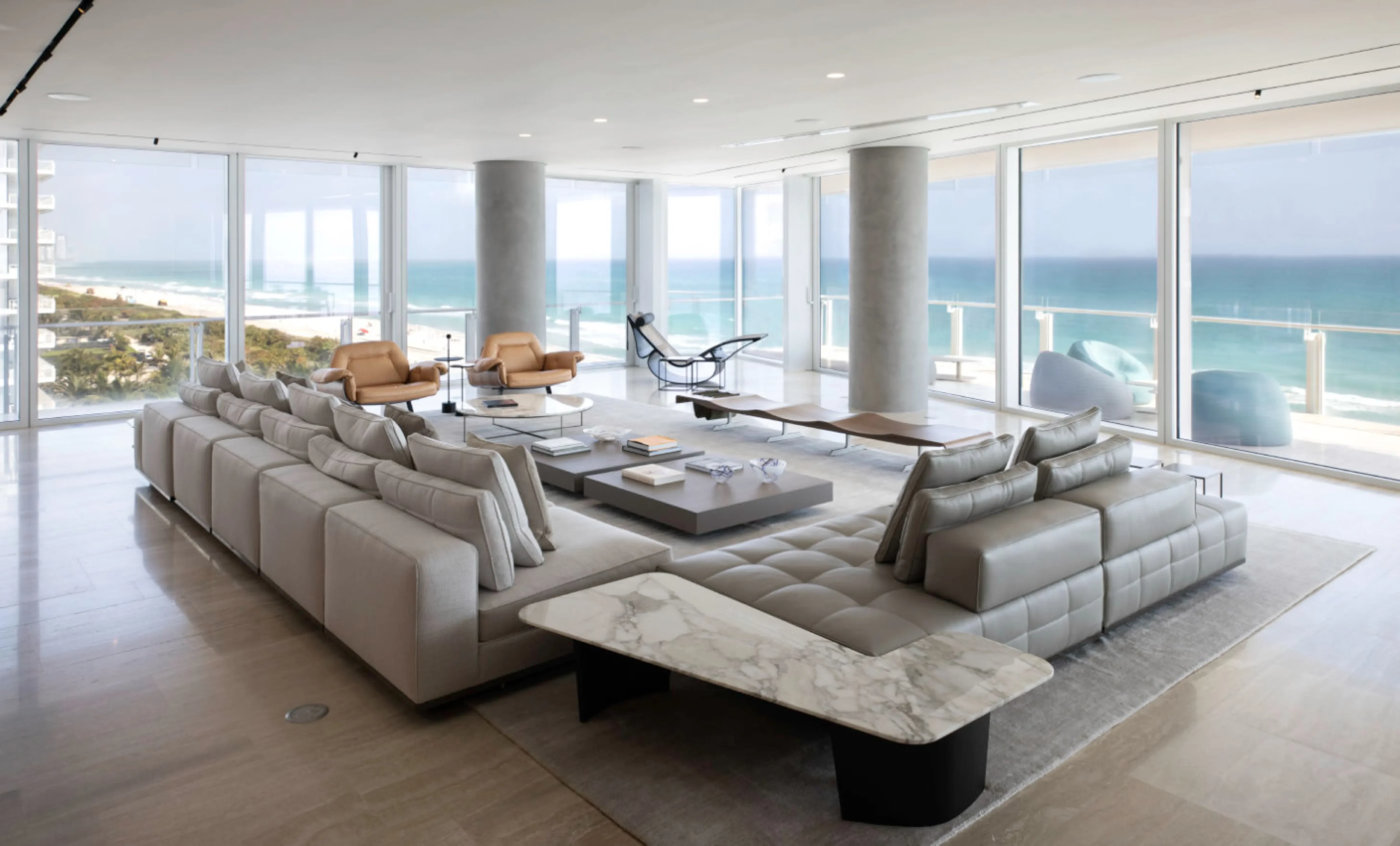 Surf Club Minimalist - Luxury Construction