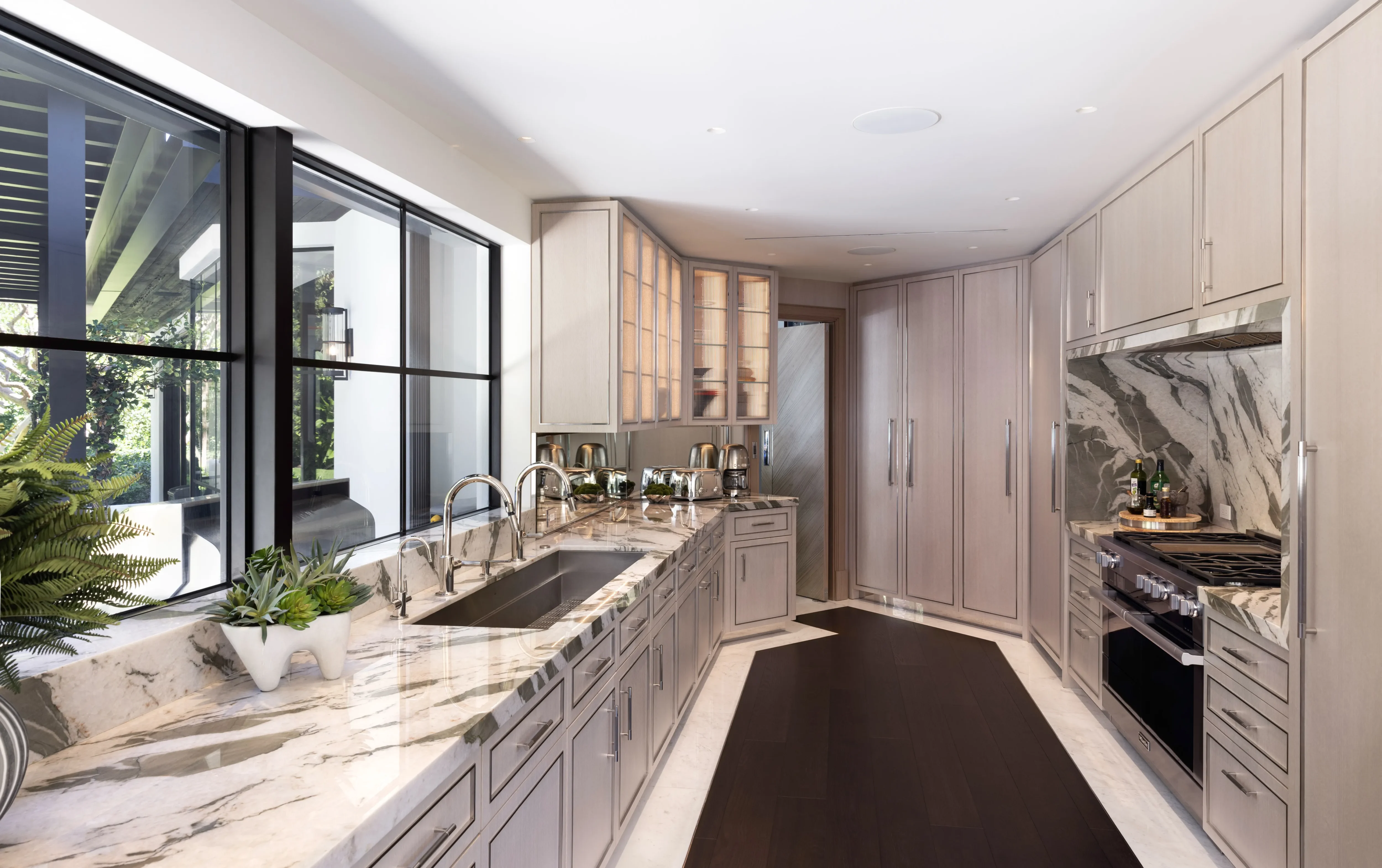 White Lotus - Luxury Construction