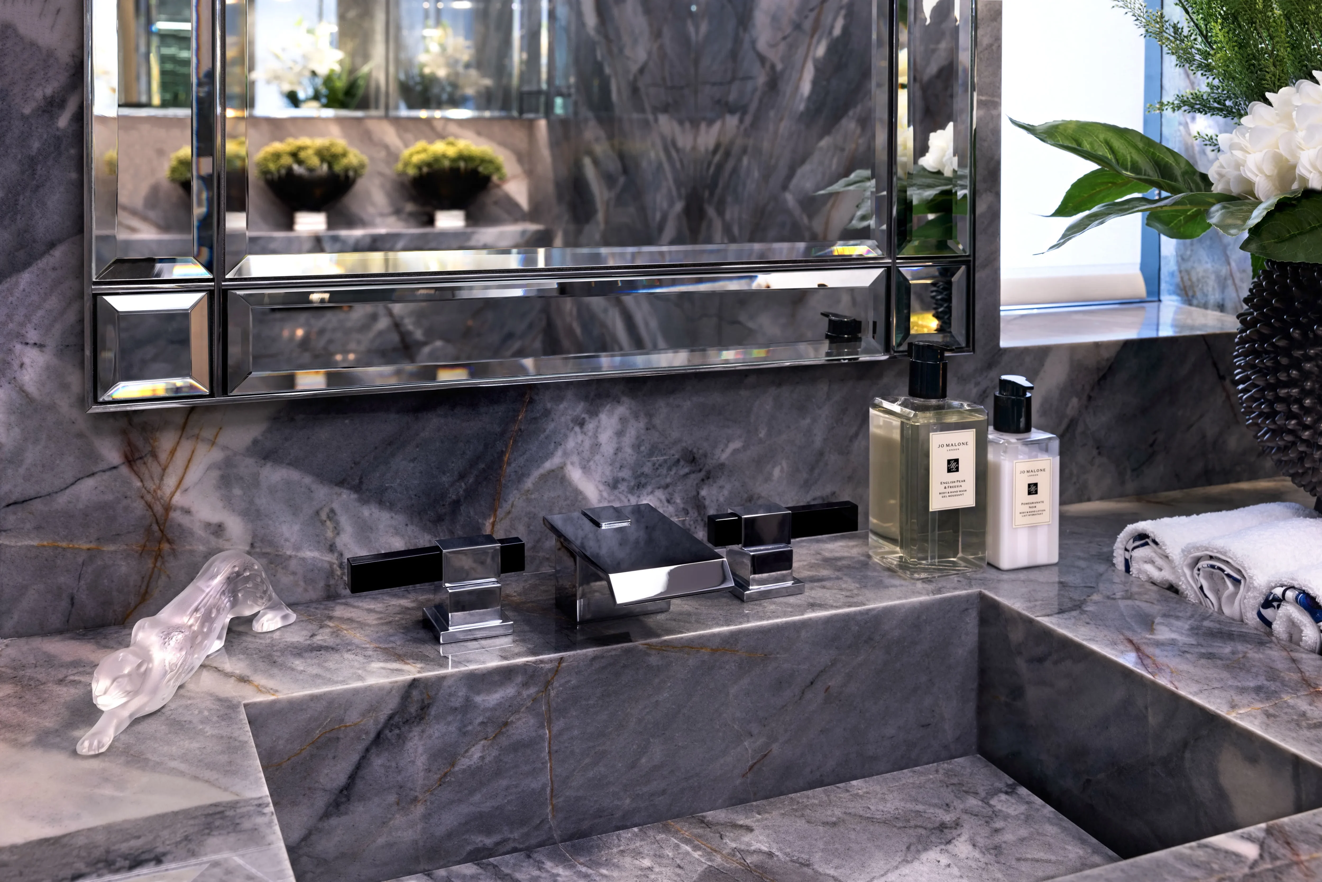 White Lotus - Interior Design