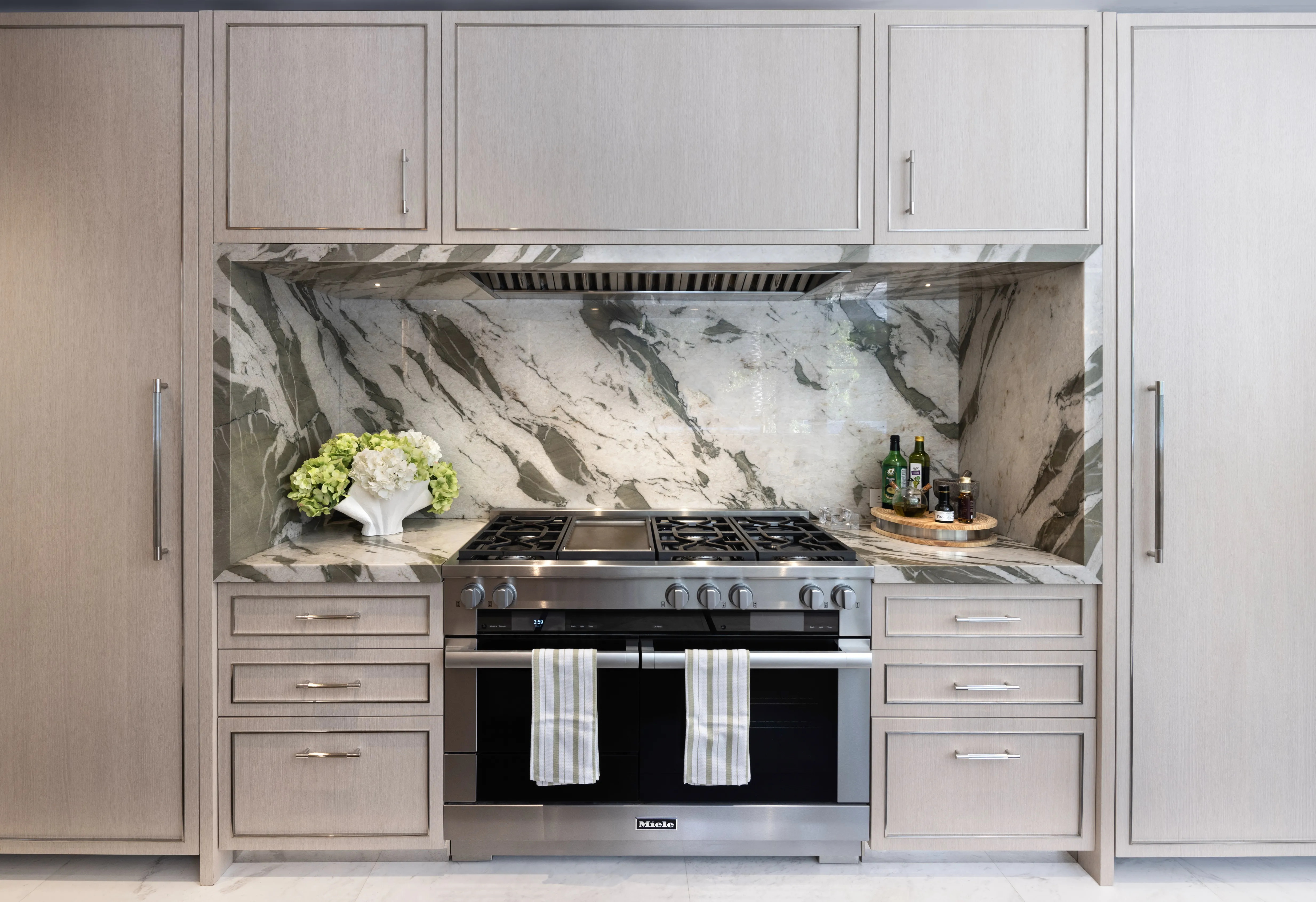 White Lotus - Design Showcase