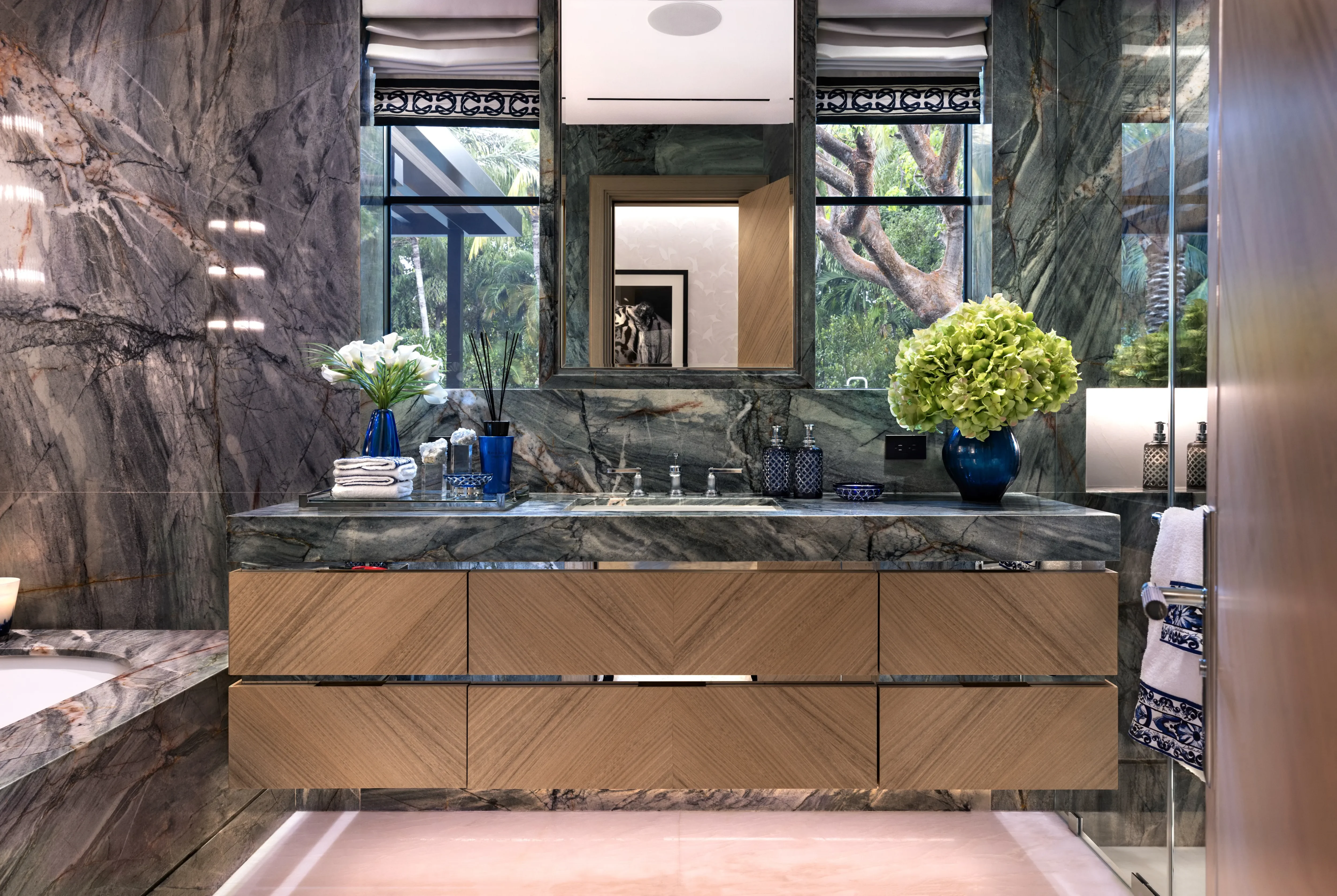 White Lotus - Luxury Construction