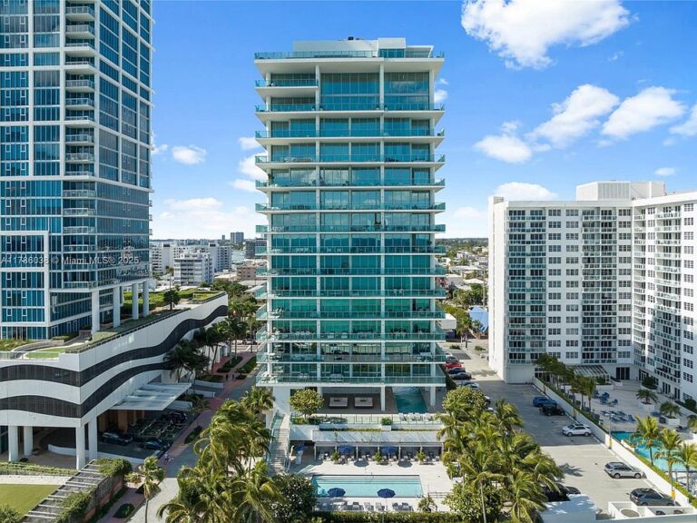 Read about Bart Raines in the Press article "Kayak CEO Steve Hafner Sets Two Miami Condo Records on the Same Day"